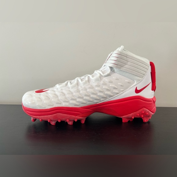 Athletic_Shoes